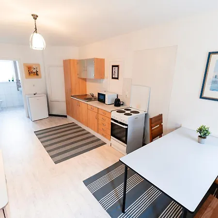 Monteurgut Linde شقة *